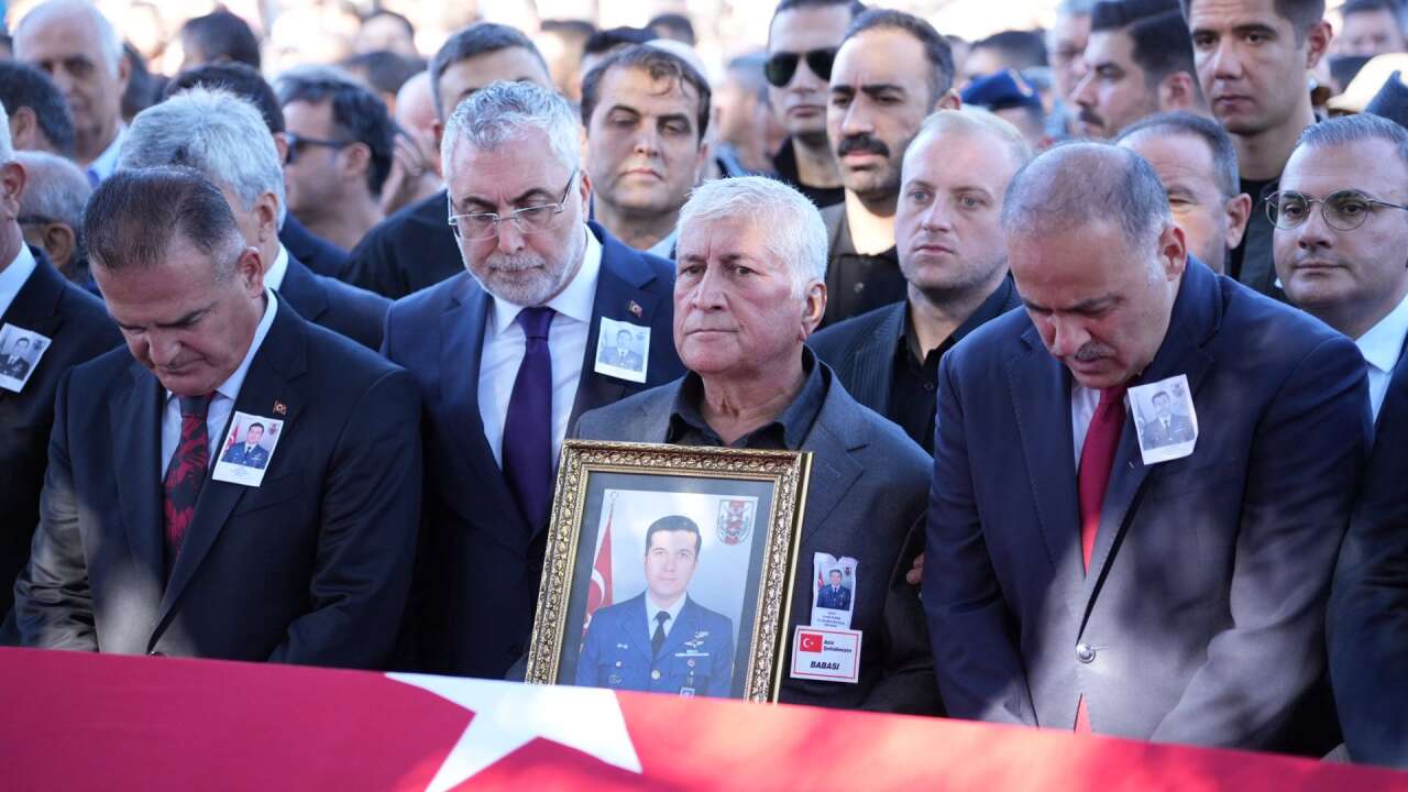 Fotoğrafını Babası Taşıdı: Milas Şehidini Gözyaşlarıyla Uğurladı 1